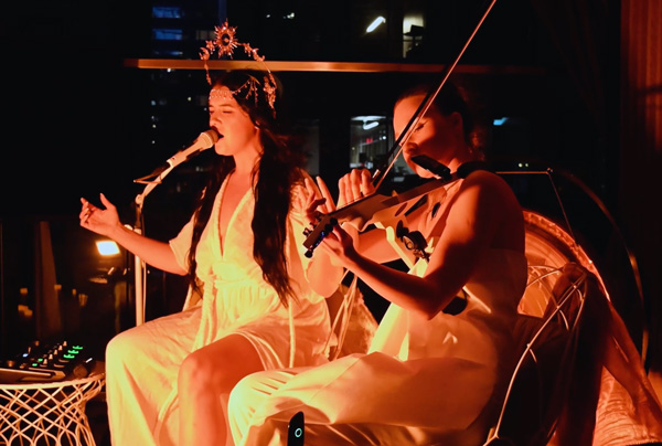 Luna Maye and a violinist perform a sound meditation